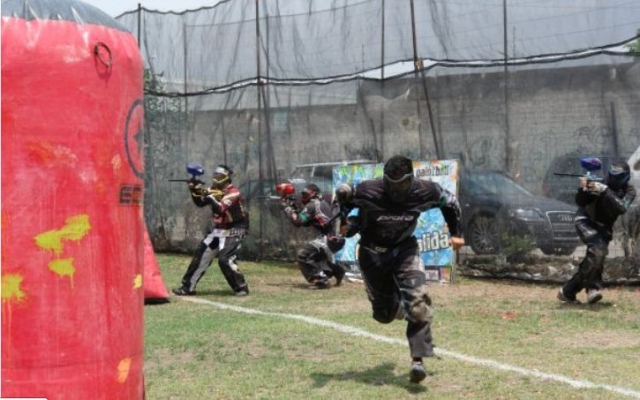 Batalha de Paintball em ação 